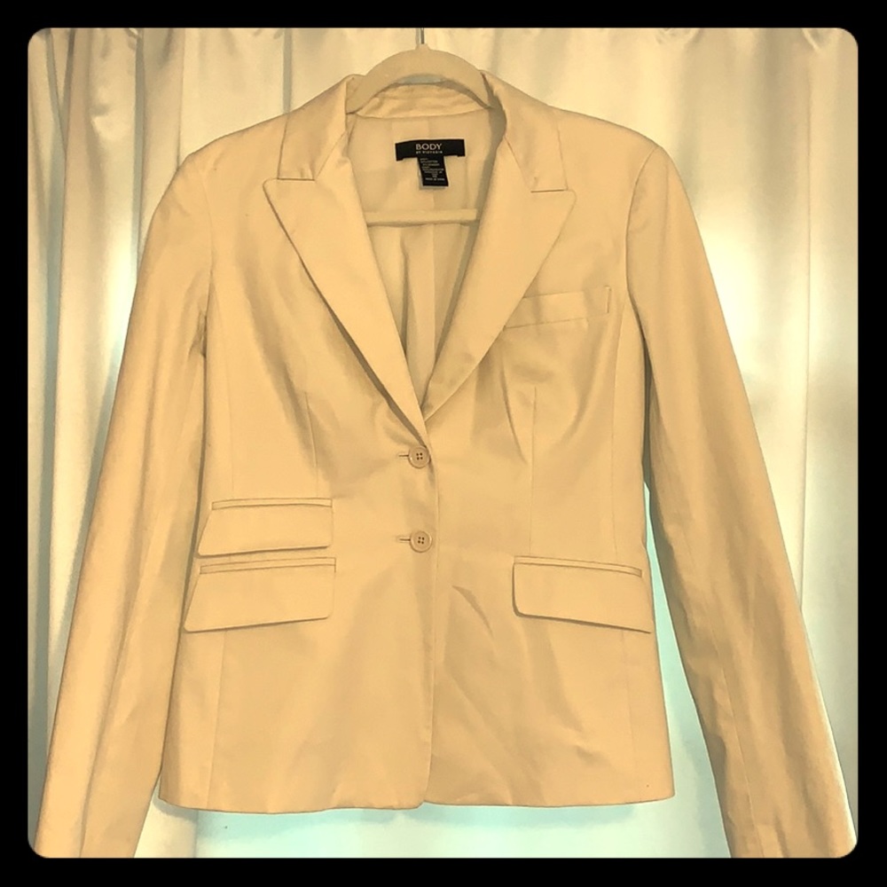 Fitted suit jacket